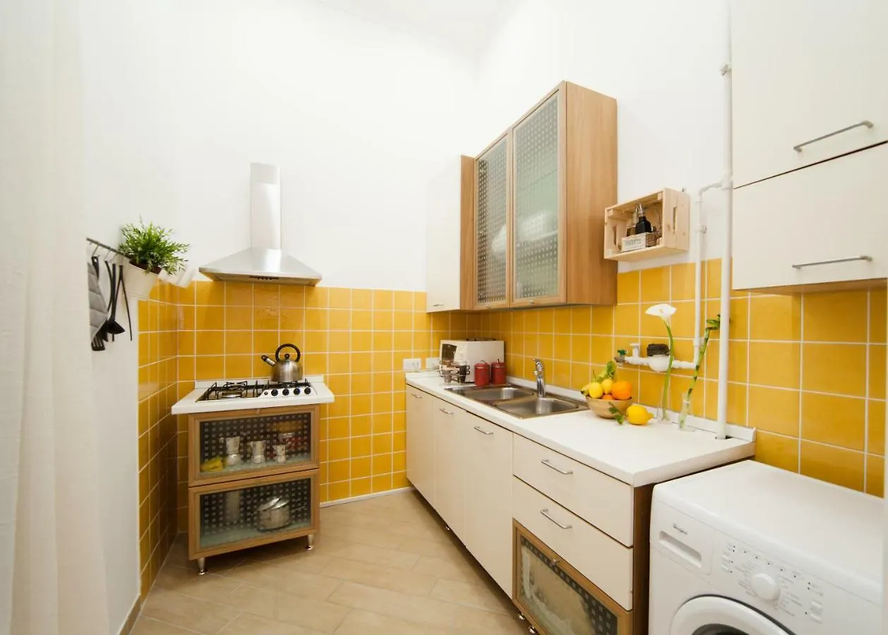Napoli Centro Suite - Duomo Apartment 0*, Naples